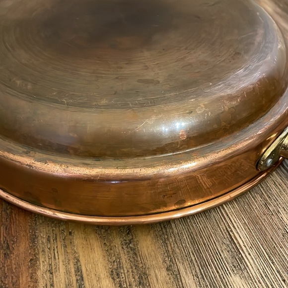Copper skillet with lid and wood handle. Really nice used vintage piece. Decor - Picture 6 of 10